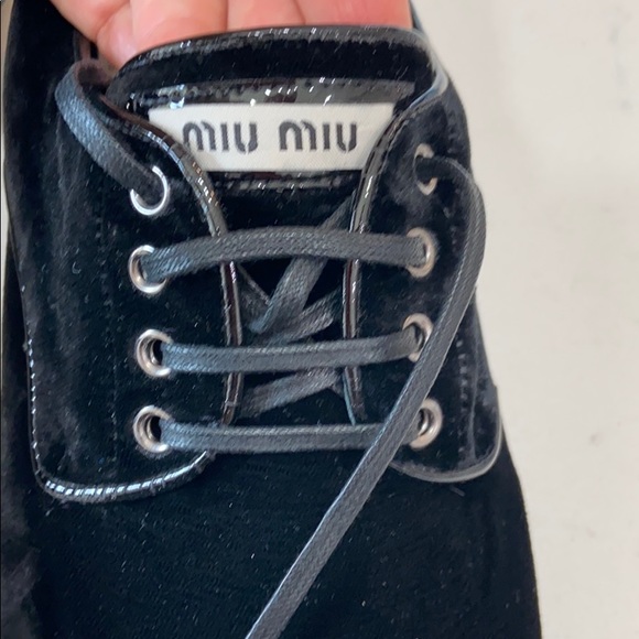 Miu Miu velvet w/patent leather trim - Picture 4 of 8